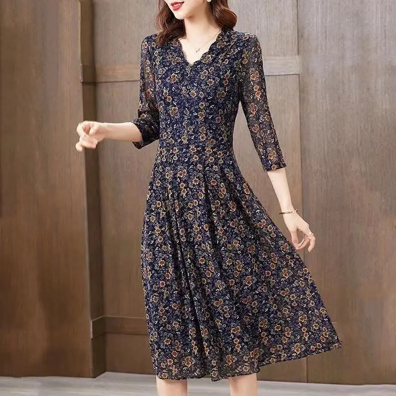 

2024 Women's New Summer Printed V-Neck Spliced 3/4 Sleeve Elegant Fashion Slim Vacation Chiffon Mid Length Version Dress