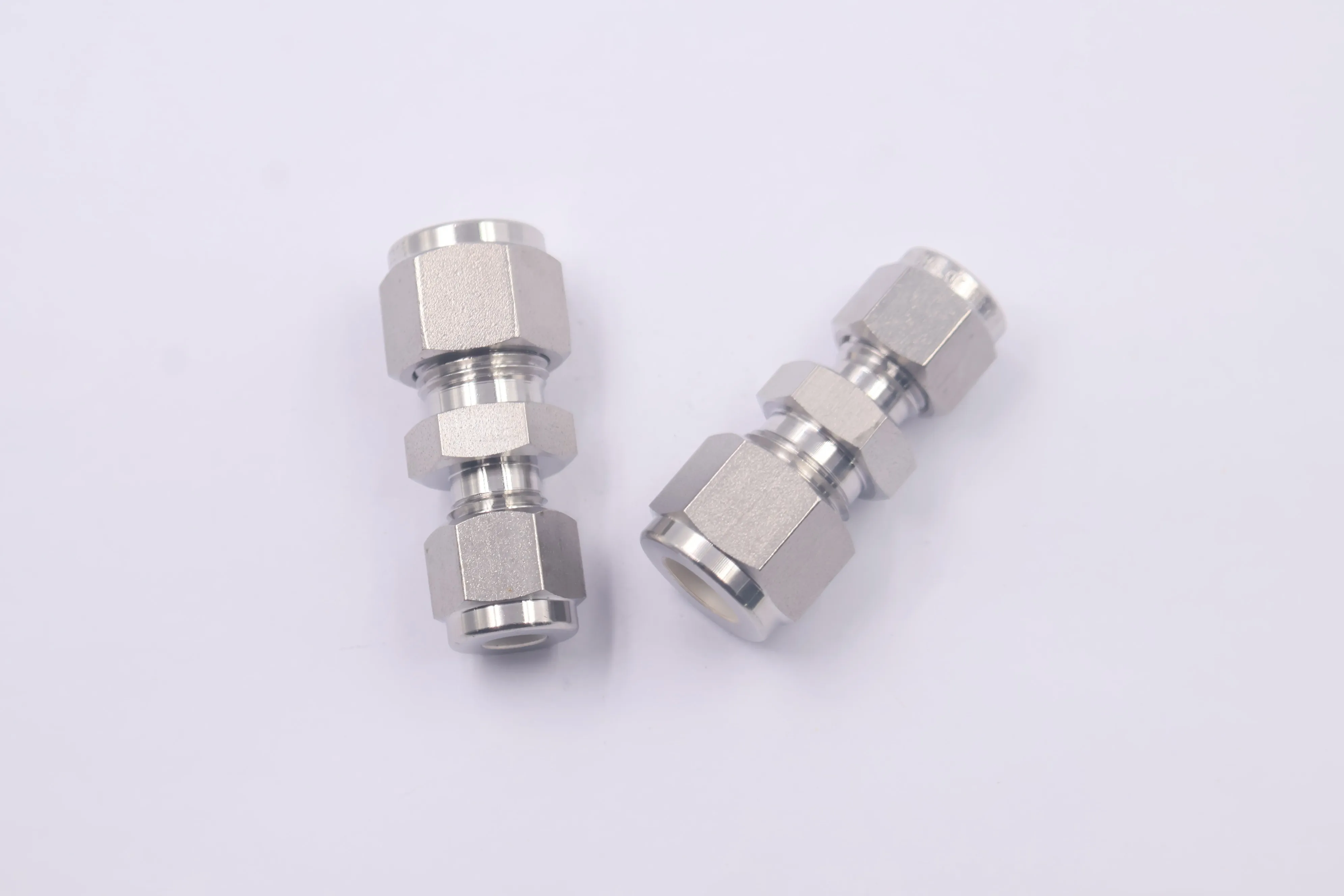 SS-400-6-2BT, Stainless Steel Tube Fitting, Bored-Through Reducing Union,1/4 in. x 1/8 in. Tube OD,Can Combination with Swagelok