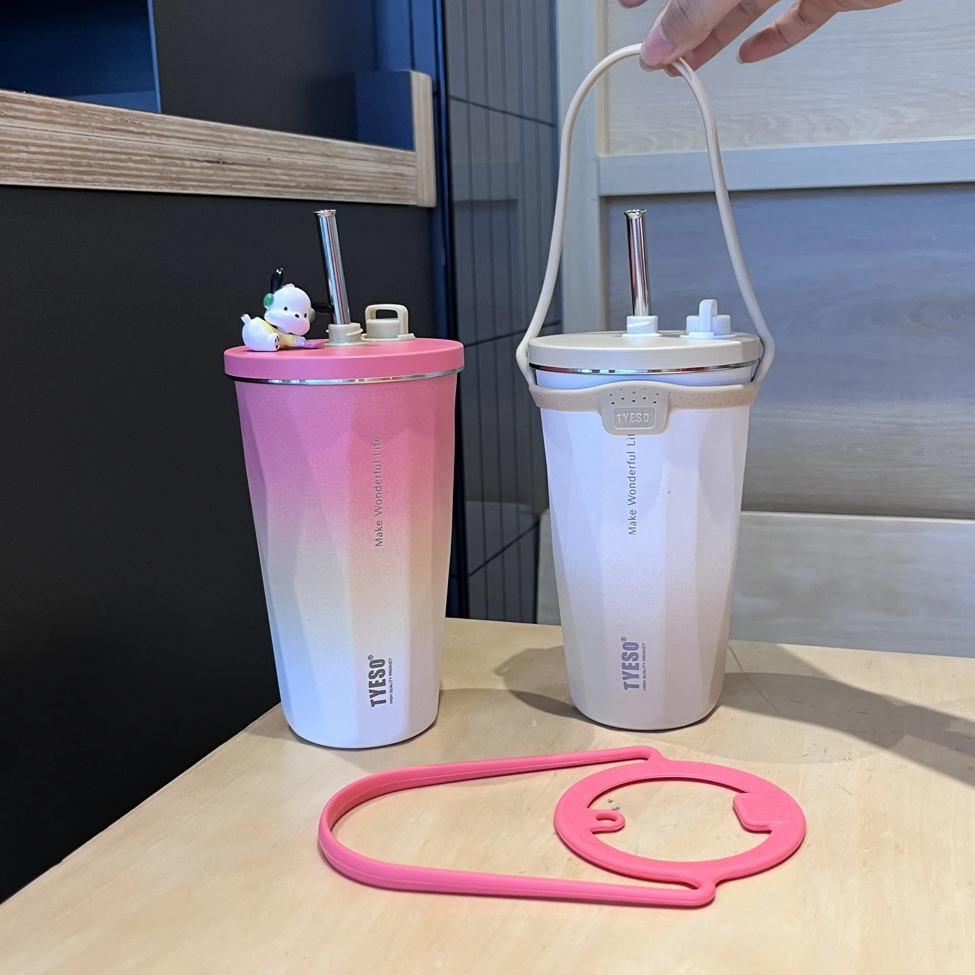 Tyeso Vacuum Insulated Coffee Cup With Straw Thermos Mug Leak-Proof 600Ml