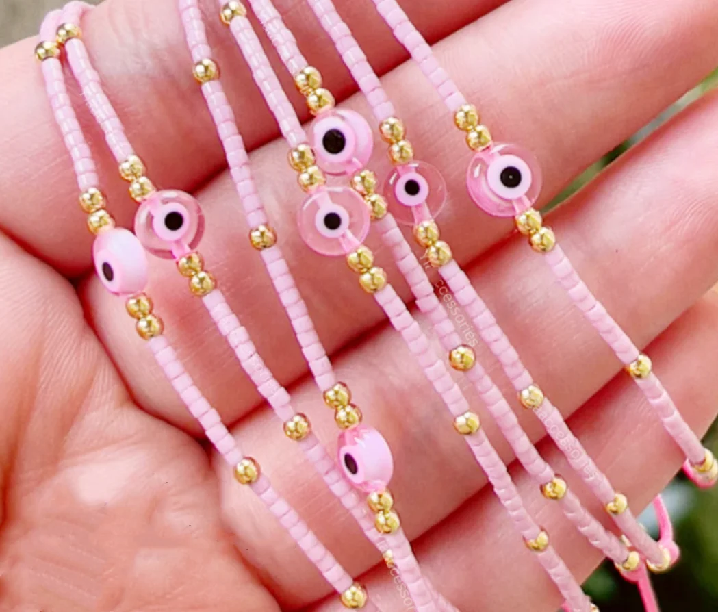 

Женский браслет ручной работы с бусинами