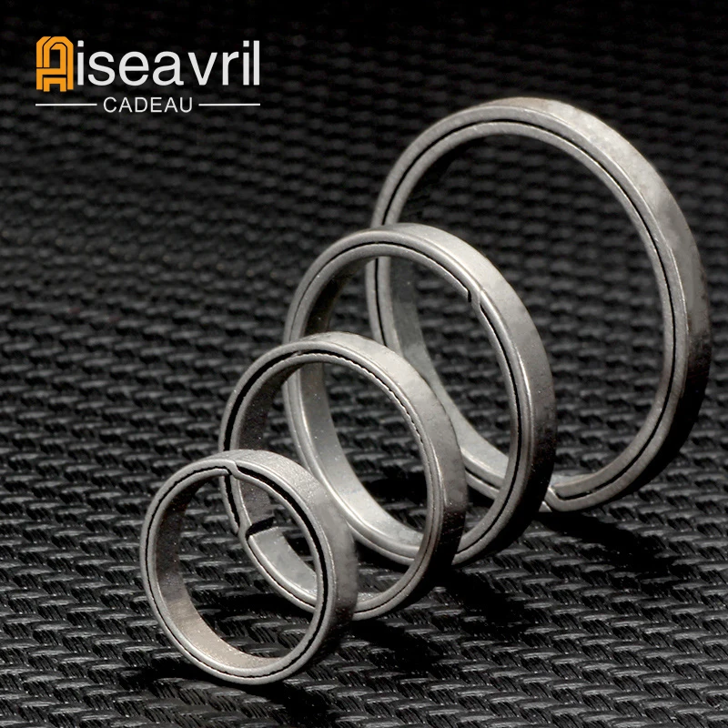 

1pcs Titanium Alloy Key Rings Keychains Buckle Pendant Super Lightweight Man Car Keychain for Male Creativity Gift Wholesale