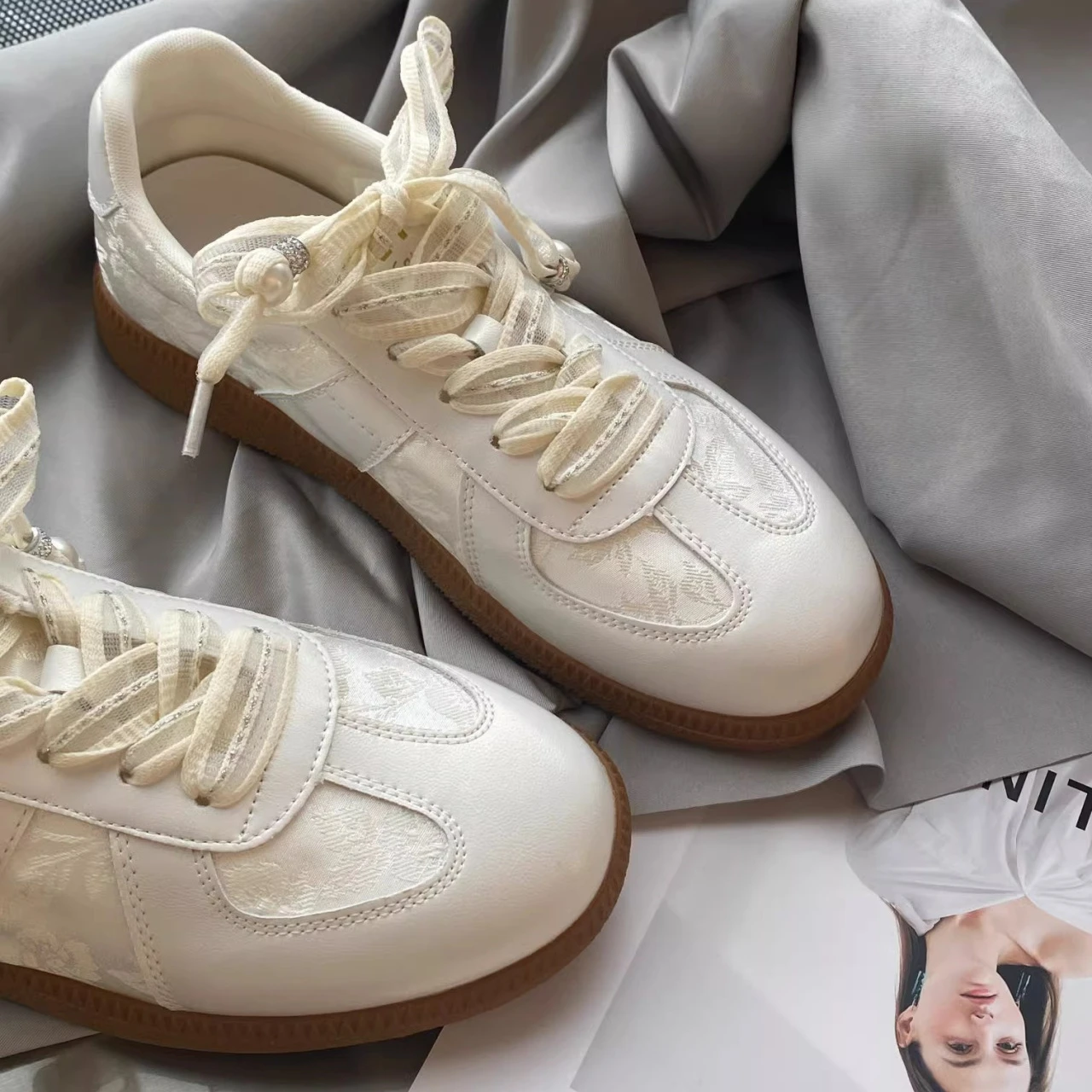 أحذية مشي رياضية على الطراز الصيني للسيدات لعام 20...