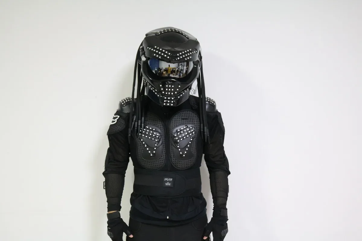 Рисунок 5 - Костюм робота со светодиодной подсветкой RGB