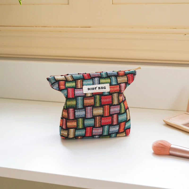 حقيبة مستحضرات تجميل نسائية ذات سعة كبيرة باللون الأخضر الداكن ، مستحضرات تجميل محمولة ، حقيبة تخزين لتغيير الملابس ، حقيبة أدوات تجميل للسفر ، حقيبة خط للركاب