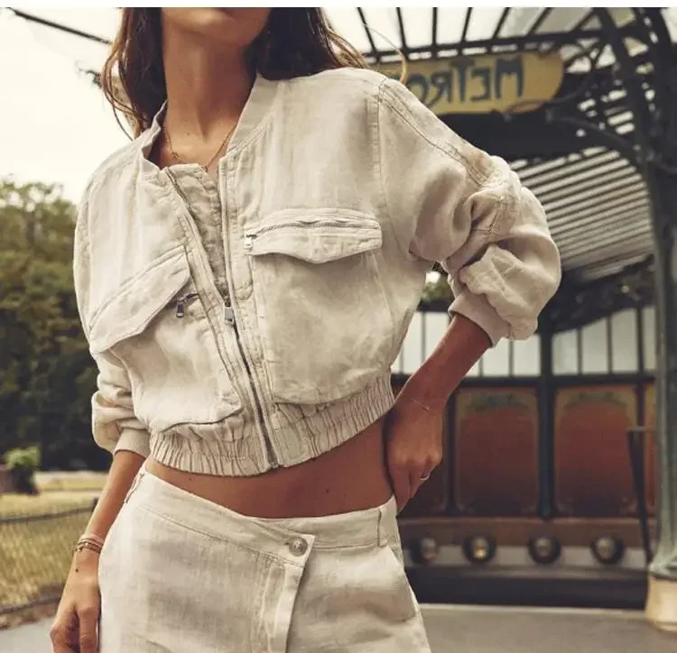 

Женская короткая куртка на молнии, с карманами