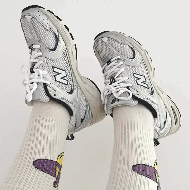 Scarpe da uomo e da donna con rete d'argento per aumentare l'altezza, scarpe jogging sportive, scarpe casual pap&agrave; retr&ograve;