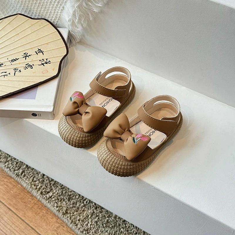 Summer Sandals for Girls Princess Close Toed Sandal Children Soft Sole Bow-Tie Beach Shoes Kids Embroidery Casual Flats Beige