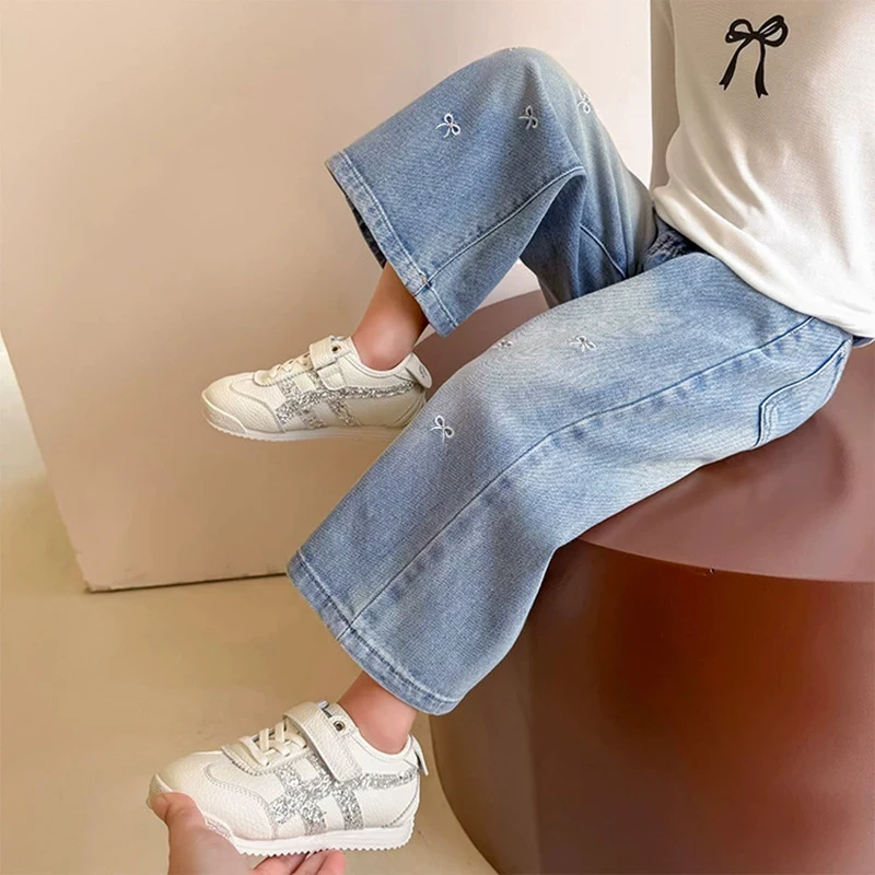 جديد الفتيات Bowknot المطرزة الجينز الربيع والخريف الحلو عادية واسعة أرجل تنوعا موضة بناطيل أطفال