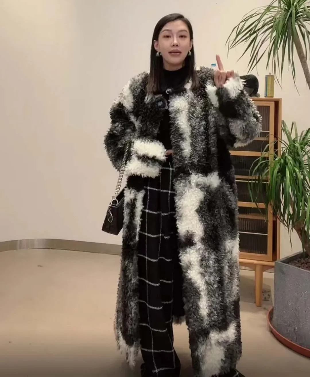 Korean Style Round Neck Long Sleeve Women's Long Faux Fur Coat 2022 Winter Commute Style Fashion Tie-Dyed Loose Faux Fur Coat