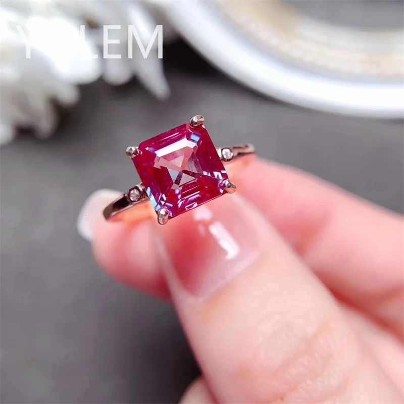 

Женское кольцо из серебра 925 пробы с Александритом