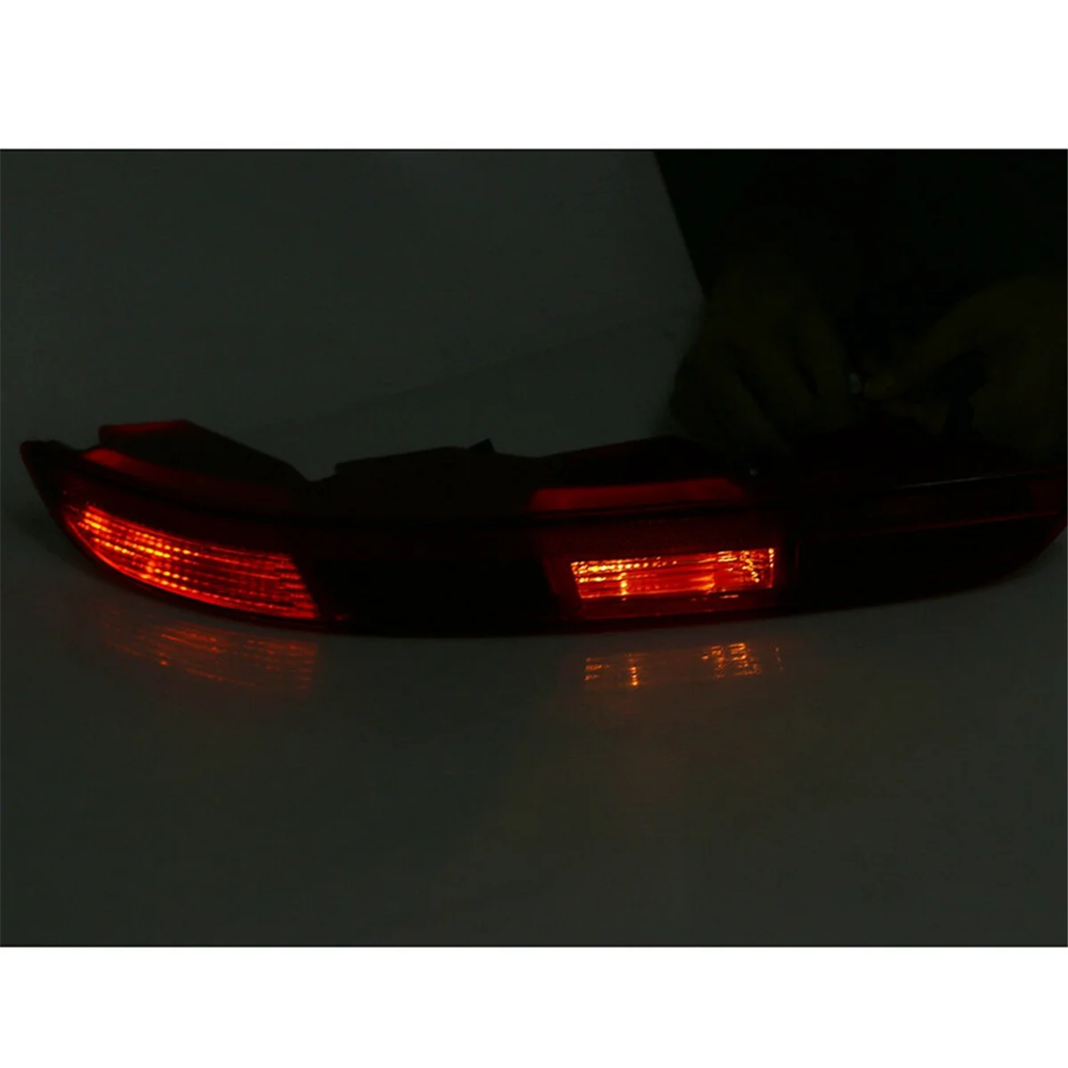 

Car Rear Bumper Tail Light Reverse Lamp Red with Bulbs for Audi Q3 2016-2018 8U0945096B 8U0945095B 8UD945096B 8UD945095B