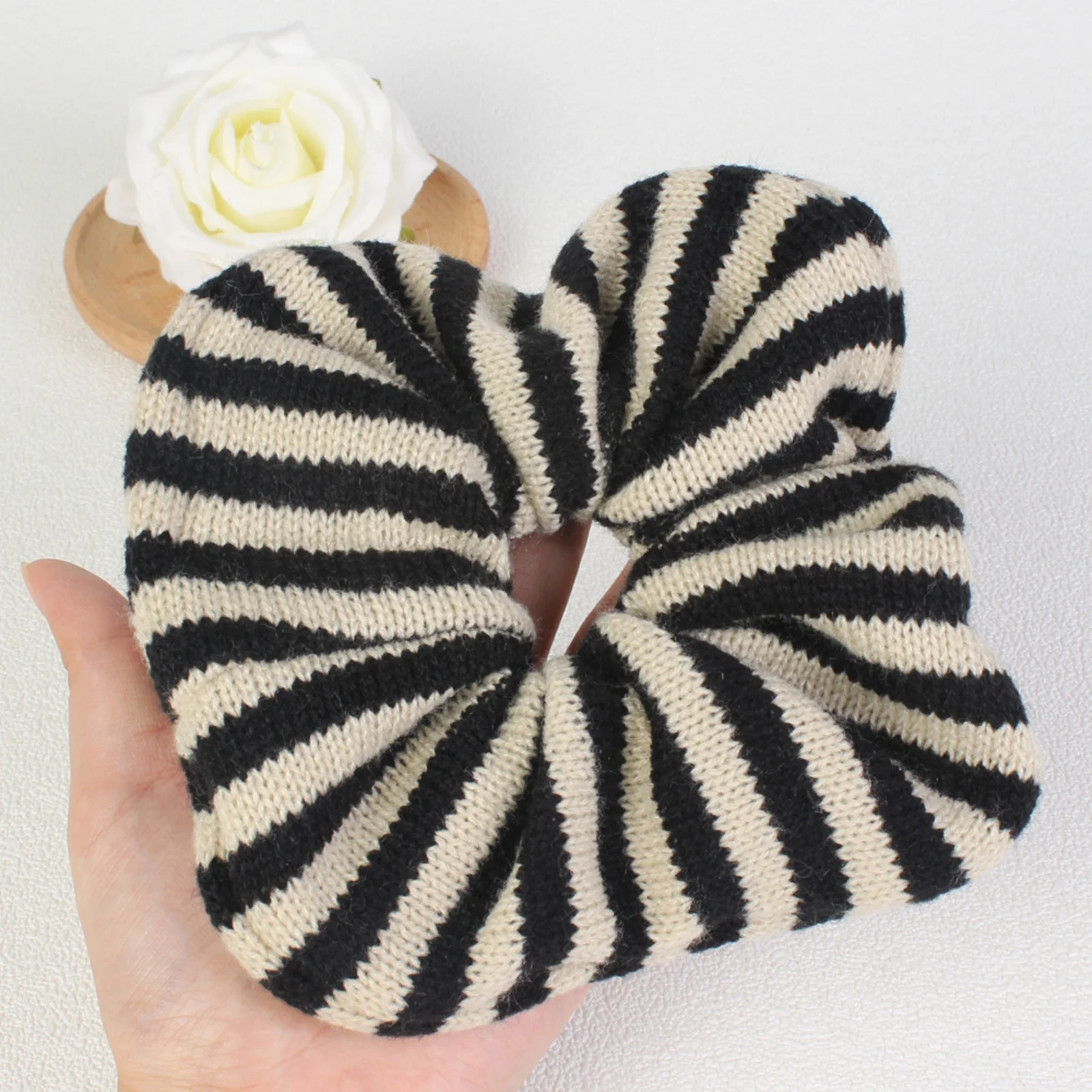 1PC Autumn Winter Fashion Striped Knitted Scrunchie Elastic Warm Knit Hair Tie, Essential Fall Winter Hairstyle Decor for Daily