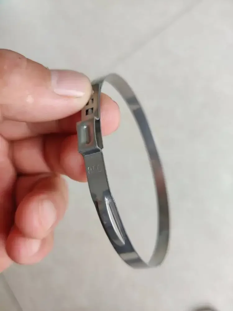 

Adapt to Audi steering gear dust cover clamp