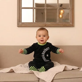 Set di vestiti coordinati per bambini, con stampa di lettere in velluto nero, per fratelli e sorelle, abbigliamento comodo autunno inverno per bambino e bambina