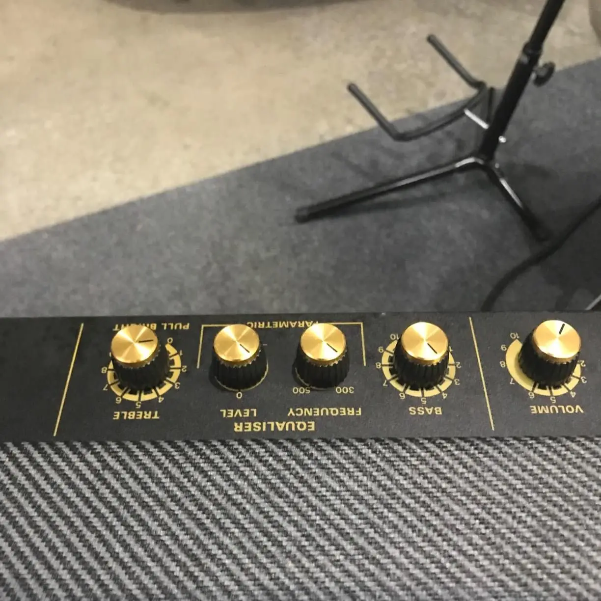 15Pcs Amplificatore Per Chitarra Push On Fit Manopole Nero Con Tappo In Alluminio Dorato Top Adatto A Pentole Da 6Mm Di Diametro Amplificatori Marshal