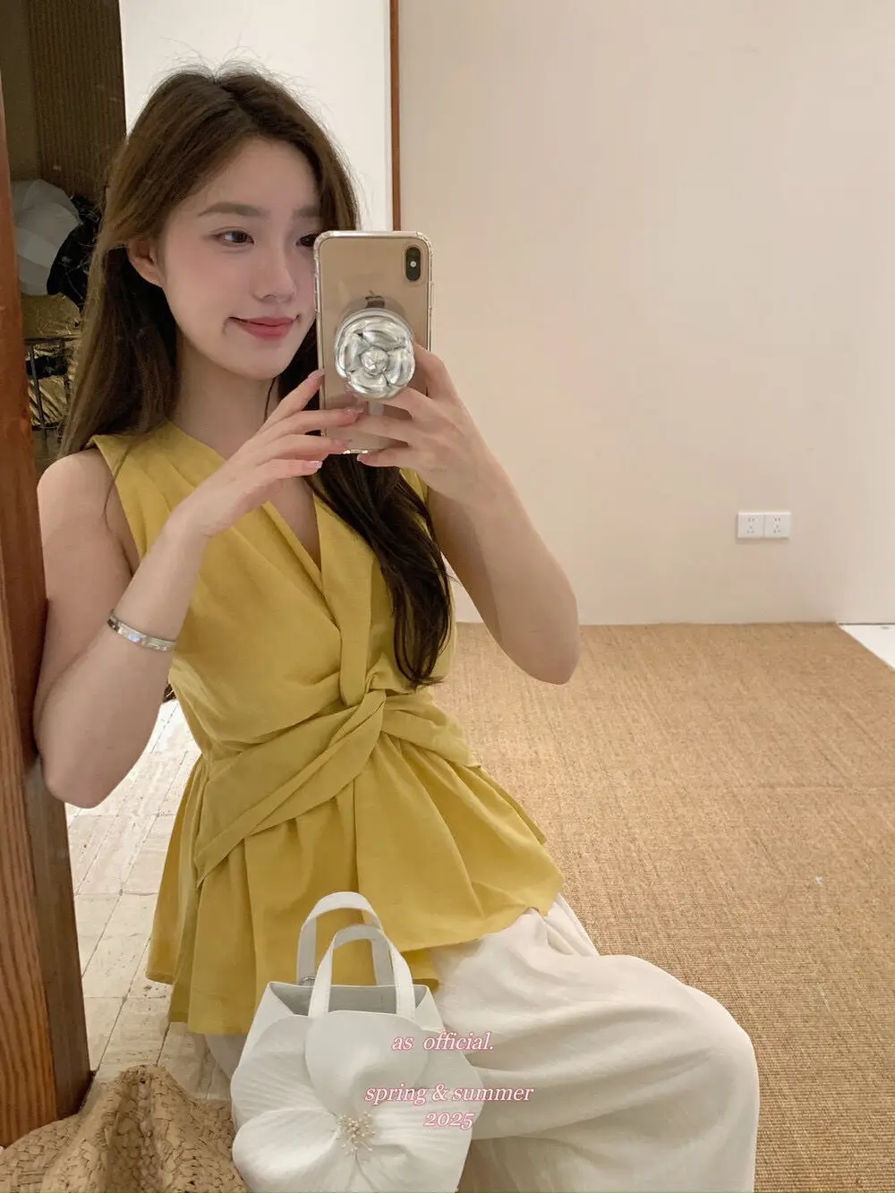 Designer Twist Knot V-neck Vest for Women 2025 Summer New Resort Style Niche Slim-fit Unique Sleeveless Top picture