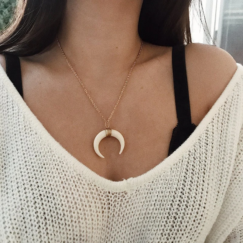 

Hot Selling Cowhorn Necklace, Fashionable Bohemian Handmade Copper Wire Crescent Moon Pendant, Retro Punk Baroque Personality