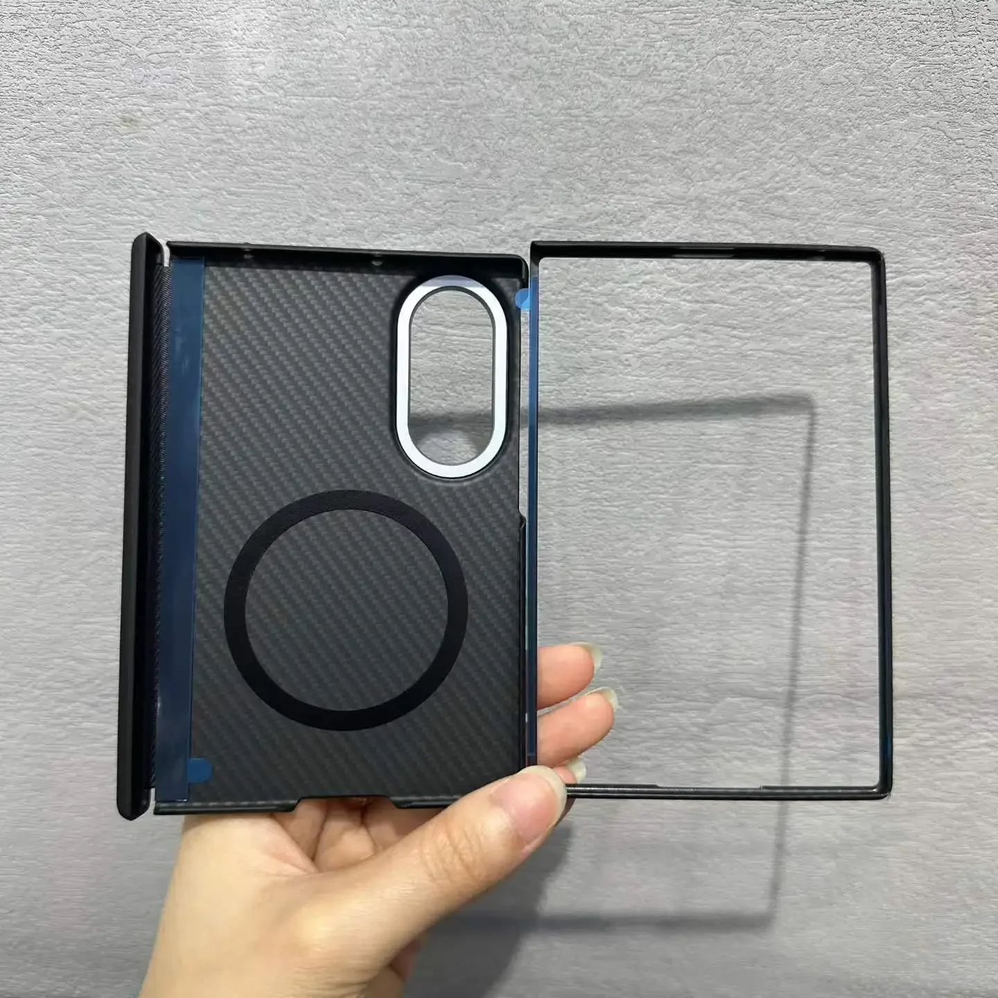 Wide Case with Carbon Fiber Texture and Magnetic Magsafe Compatibility