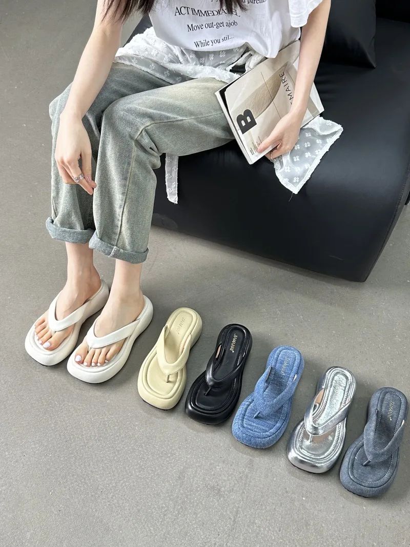 

Shoes Woman's Slippers Slides Rubber Flip Flops On A Wedge Fashion Low Shale Female Beach Platform 2024 Hawaiian Luxury Sabot Ro