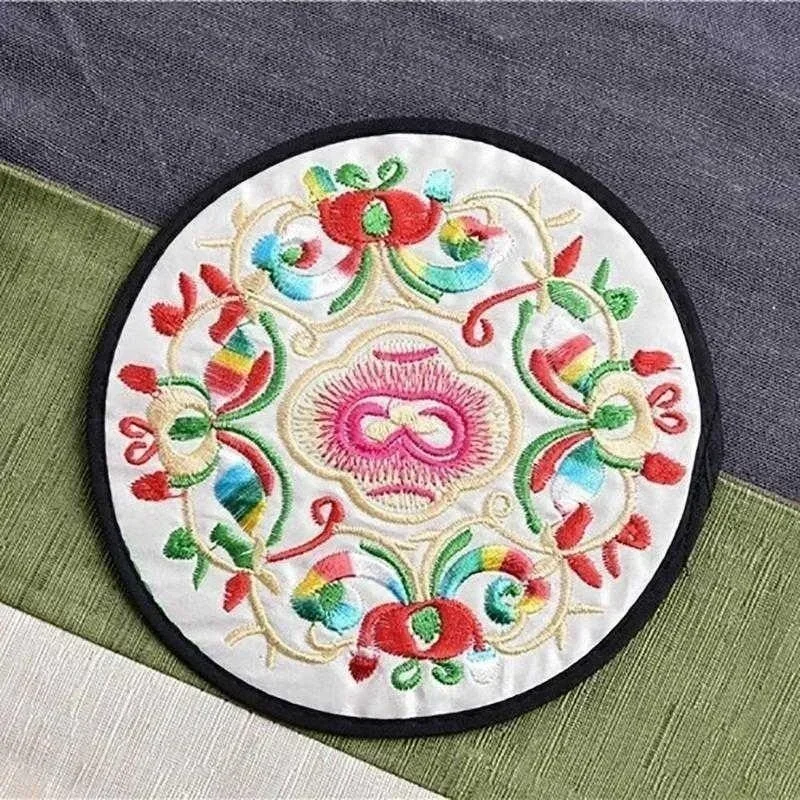 4Pcs Embroidery Cloth Table Decoration Chinese Style Protective Mat Kitchen Coaster Coffee Cup Pads Placemat Color Random