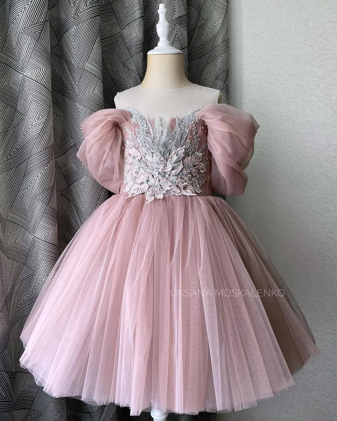 

Off The Shoulder Flower Girl Dresses For Weddings Kids Evening Princess Ball Gown First Communion Dresses