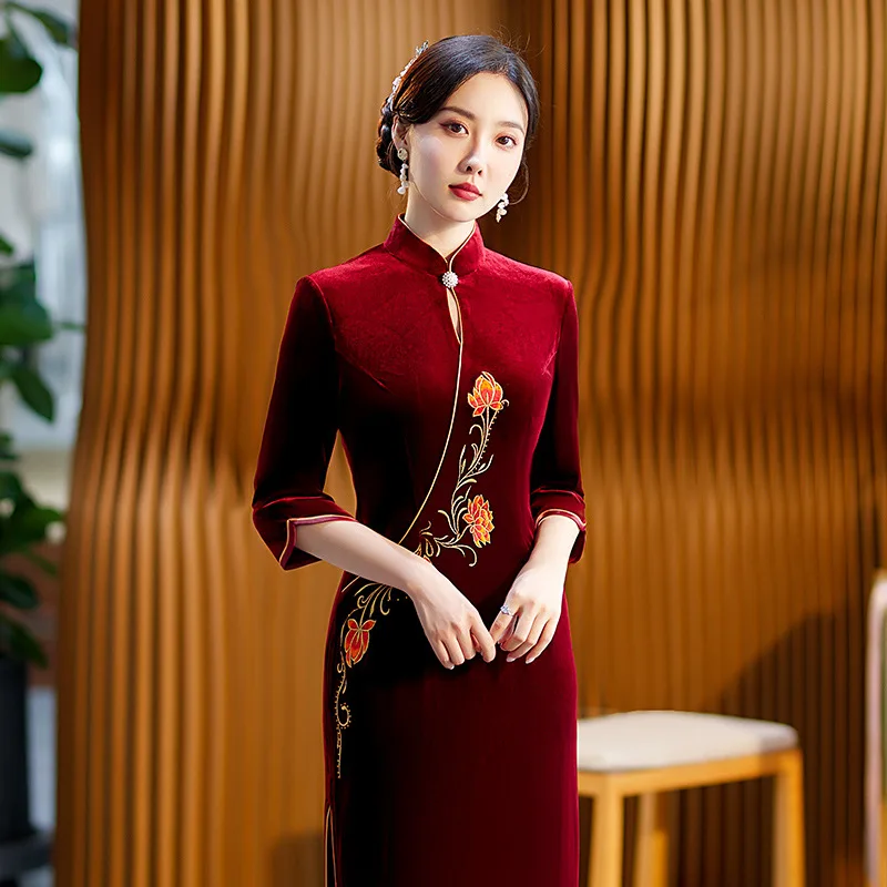 

Cheongsam and Dress Evening Engagement New Chinese Modified Banquet Marriage High-End Daily Sexy Toast Photo