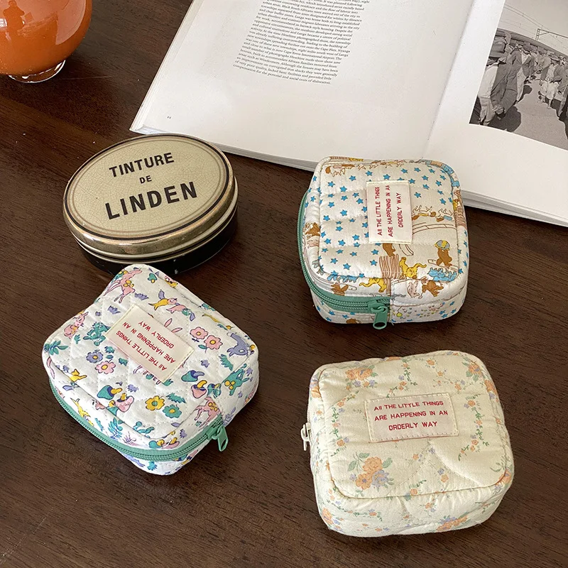 Korean Women's Small Cosmetic Bag Zipper Girls Mini Sanitary Napkins Makeup Lipstick Bags Travel Earphone Coin Organizer Pouch