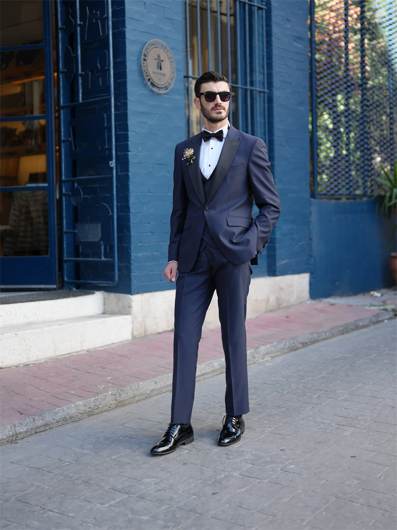 

Navy Blue Mens Tuxedo Groom Suit Swallow Collar Italian Style Slim Fit Jacket Vest Trousers Formal Business Office Men's Suits