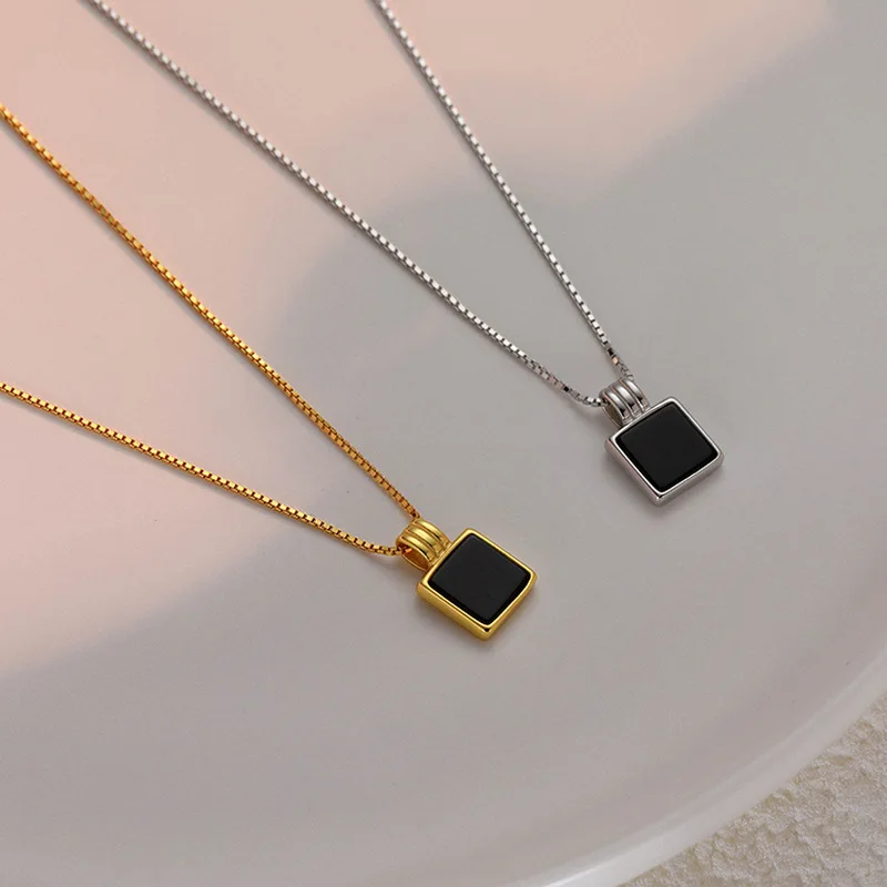 

Цепочка с подвеской в виде квадрата для мужчин и женщин, элегантное ожерелье с черным кулоном геометрической формы, чокер до ключицы в Корейском стиле, Ювелирное Украшение, 2022
