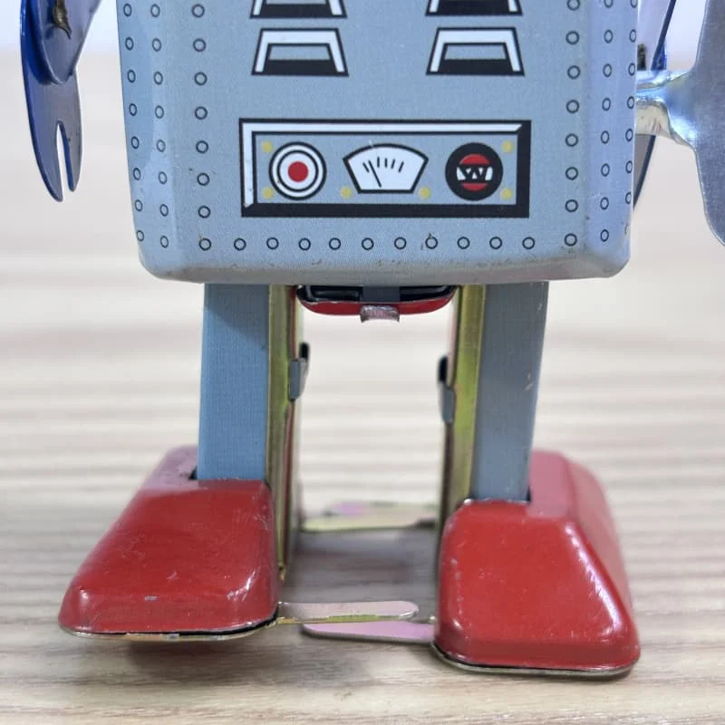 [Funny] Classic collection Retro Clockwork Wind up Metal Walking Tin Toy repairman Robot Vintage Mechanical MS249 kids gift