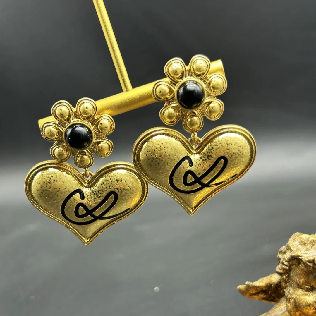 

Vintage Teenage Girls Love Earrings Women's Metal Stud Earrings Accessories