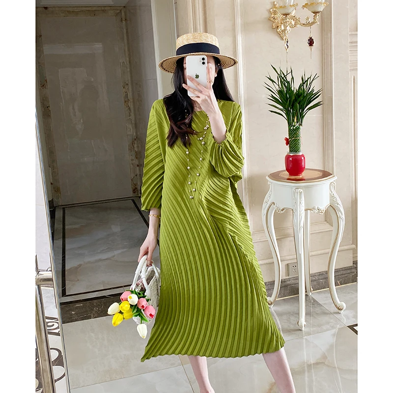 

Japanese Light Luxury Design Sense Miyake Fold 2023 New Dress Fashion Everything Seven-Point Sleeve A Word Summer Dress Women