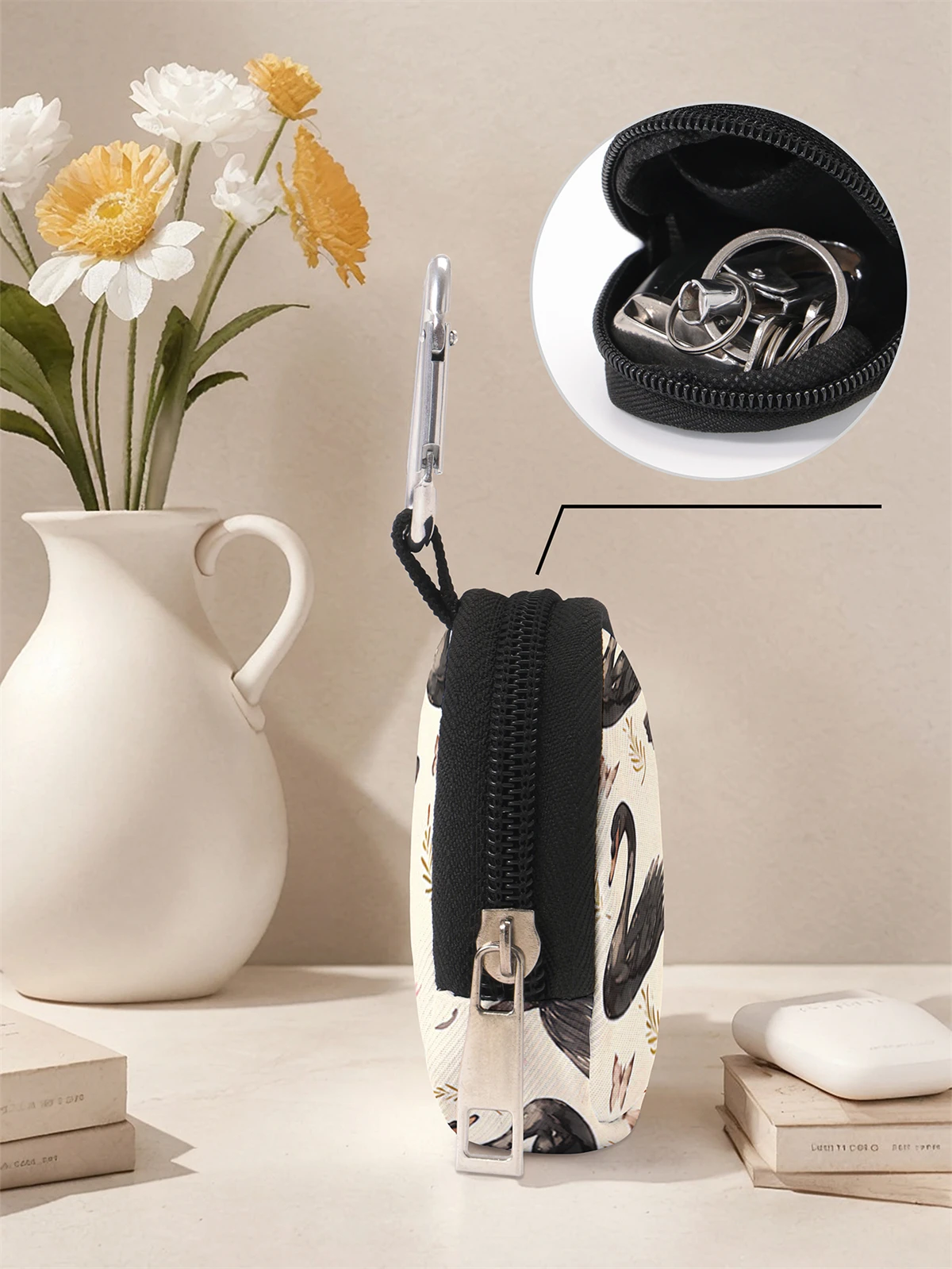 Black Swan Pattern Printed Mini Wallet, Zipper Change Bag with Hook Clip, Earphone Key Bag, Suitable for Men and Women