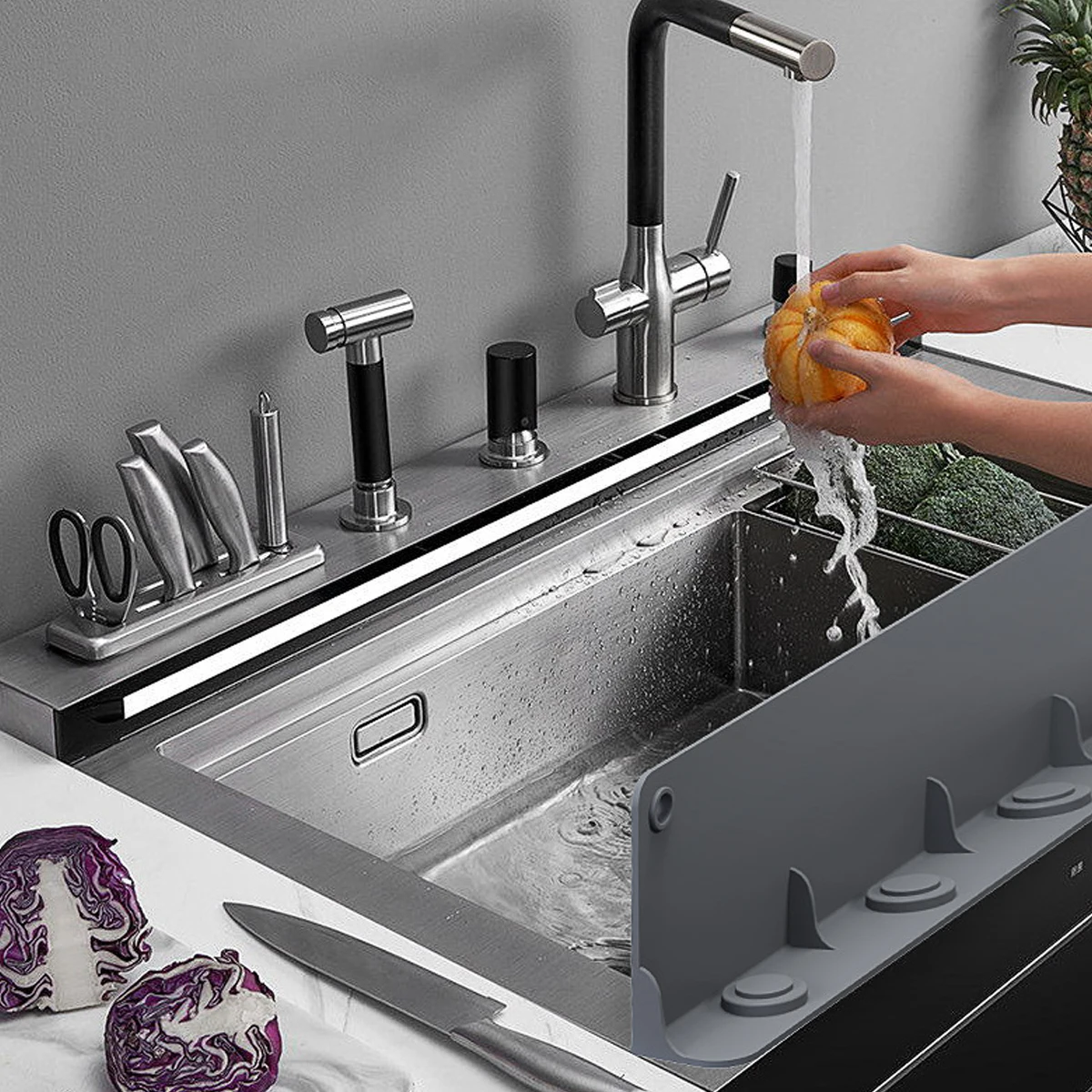 Kitchen Sink Water Splash Guards Sucker Flaps Silicone Waterproof Splatter Screen Dish Fruit Vegetable Washing Anti-water Board 3