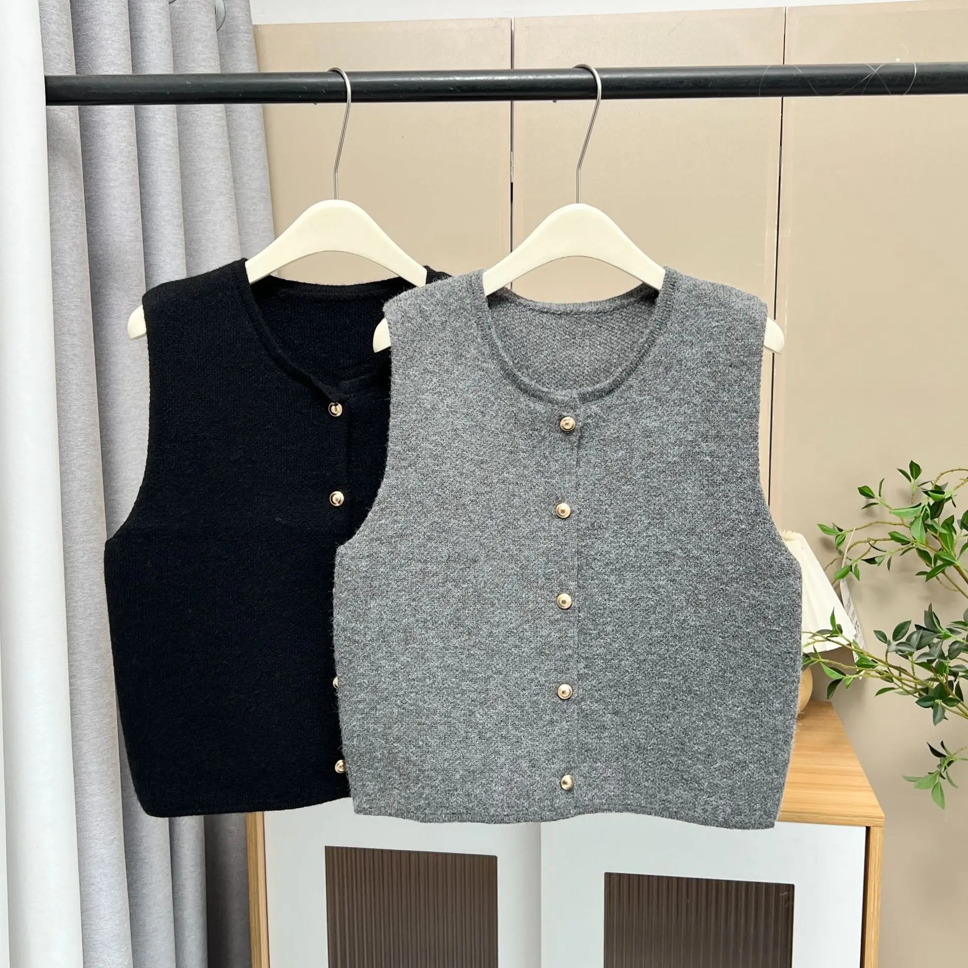 XXXXL Fashion Plus Size Women's Sleeveless Vest New Autumn And Winter solid-color Knitted Cardigan Casual Sweaters 8521