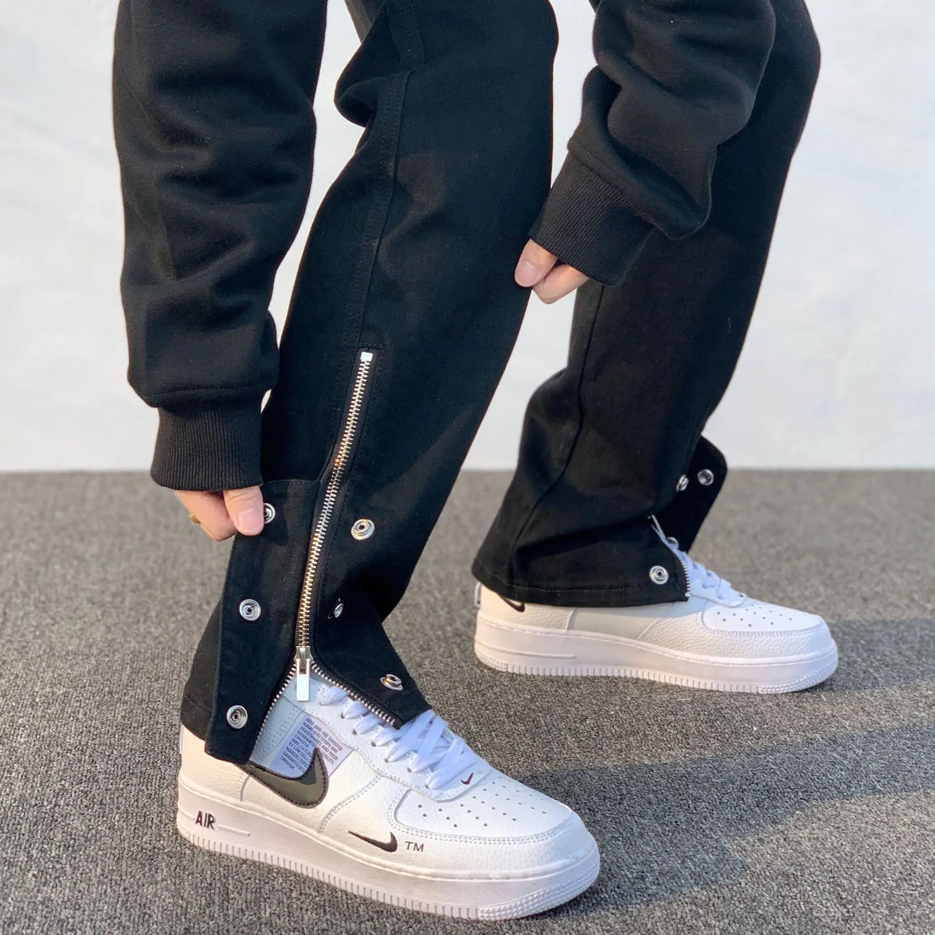 Men’s Jeans Black Sweatpants Jogger Pants Slim Fit Joggers Fashion Button Zipper Micro Flared Trousers Casual Streetwear Pants