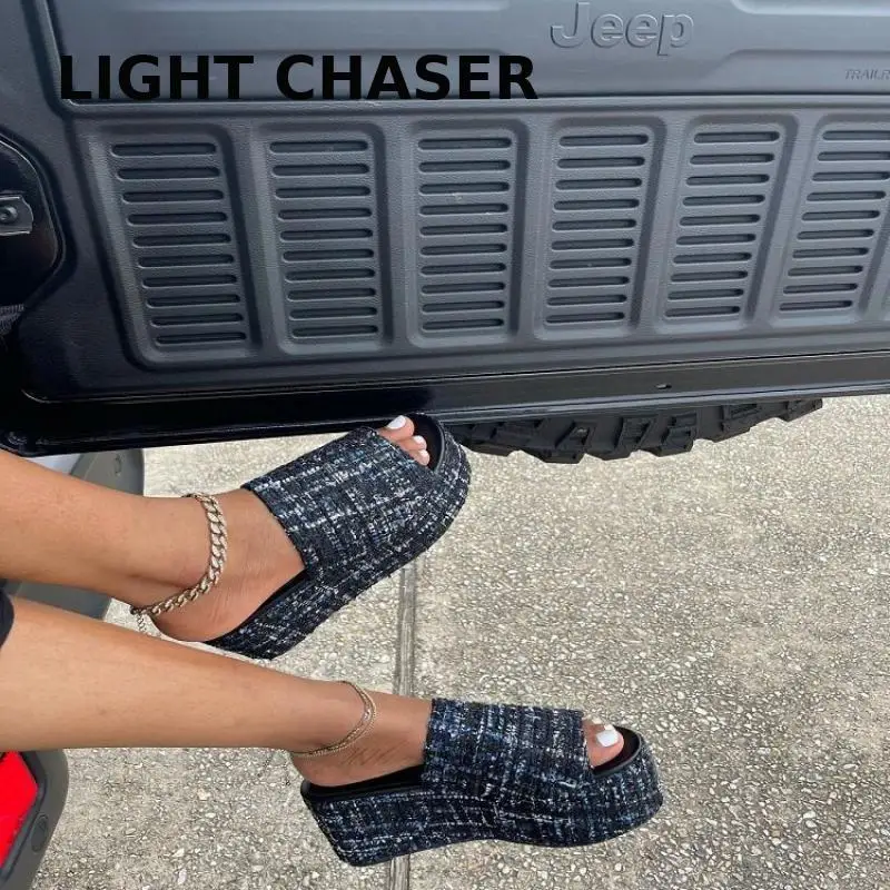 Summer Thick-soled Women's Slippers Comfortable Flat-bottomed Outdoor Slippers Women's Flip Flops High-heeled Women's Sandals