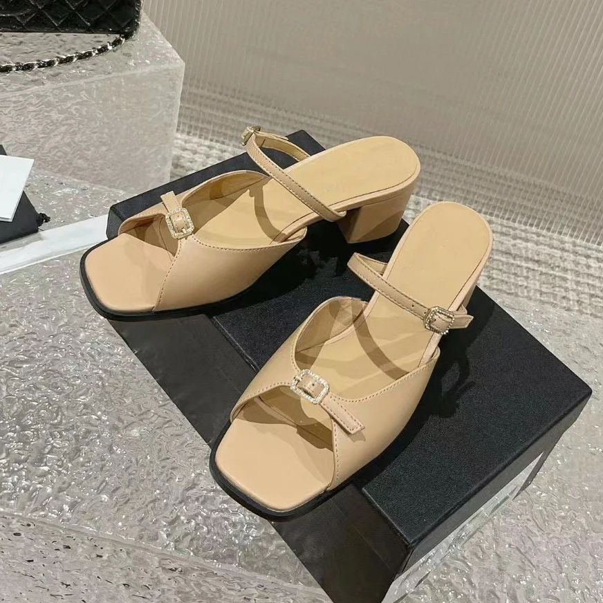 

French Chunky Heel Rhinestone Slippers 2023 Square Head Leather Sandals Designer Custom Lady Shoes Summer Outdoor Vacation Pumps