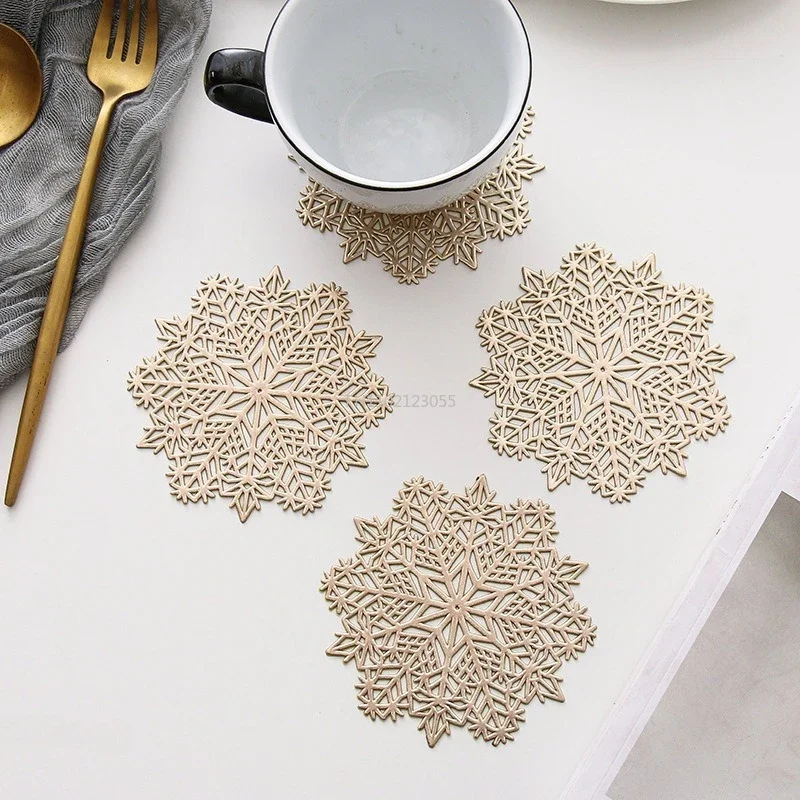 1PcHollow Creative Design Light Luxury Western Meal Mat Insulated Small Cup Mat PVC Christmas Snowflake Meal Mat Coffee Coasters