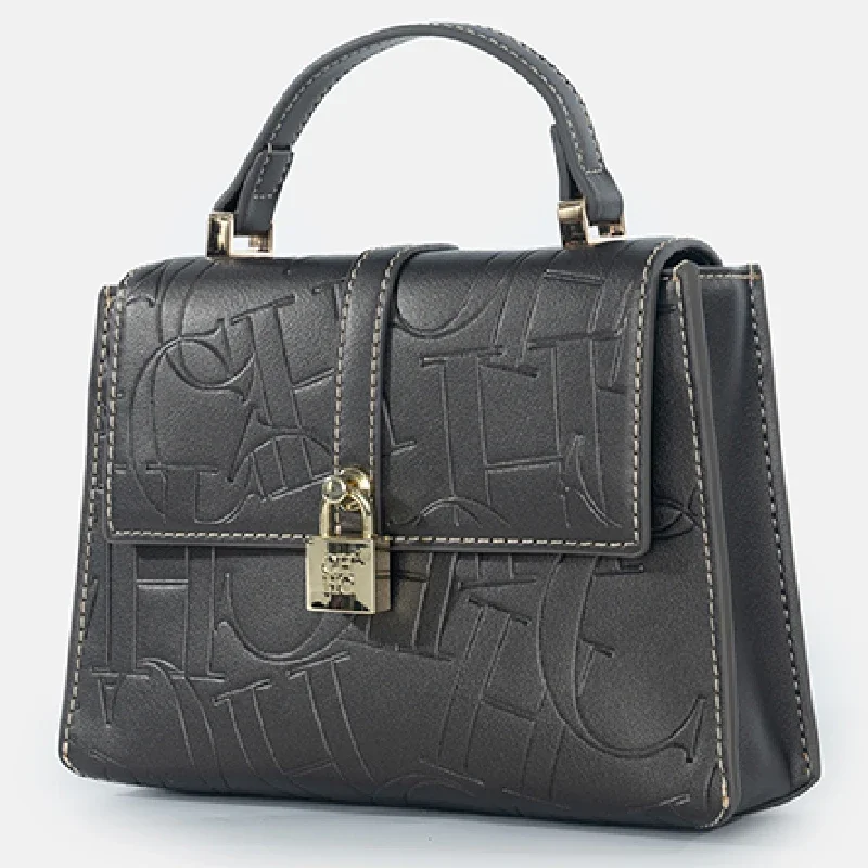 حقيبة يد نسائية كلاسيكية من CH Fashion، تتميز بتصم...