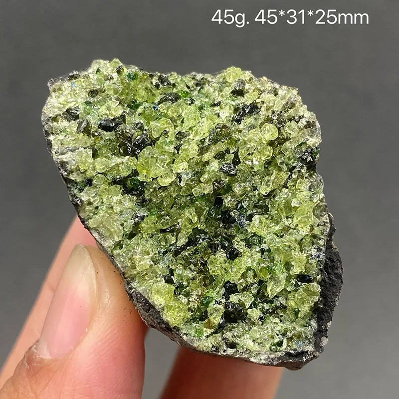 100%  Natural  Peridot Mineral Specimens Stones and Crystals Healing Crystalfrom China