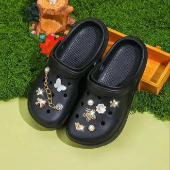 Fashion ladies' clogs outdoor and indoor, Lightweight Two-way Wear Garden shoes, Comfortable Women's Non-slip Beach shoes 666 1