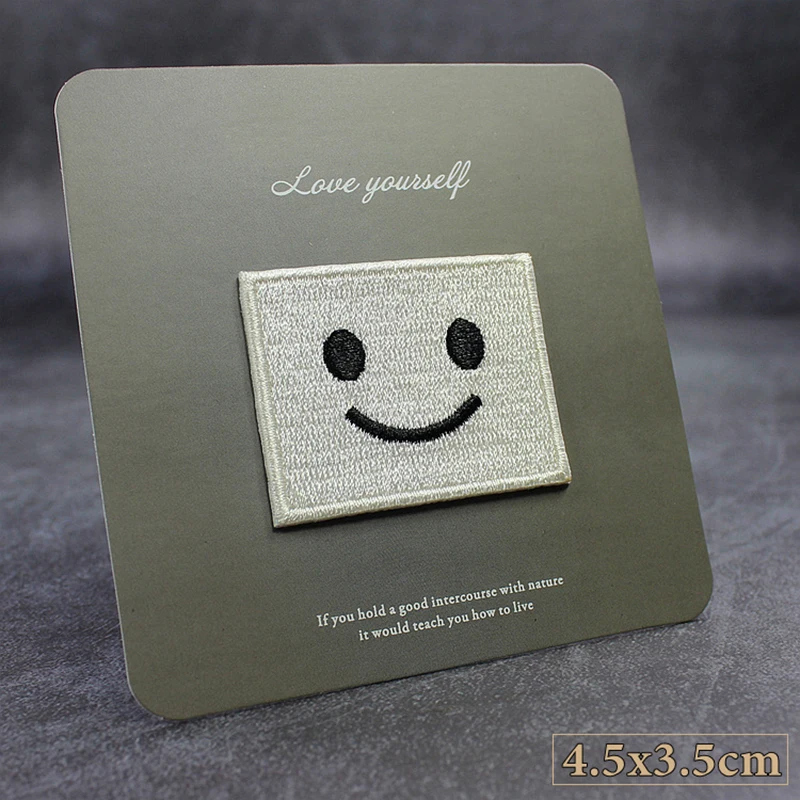 Verschiedene Farben Quadratisches Lächeln Gesicht Patch DIY Reparatur Stickerei Eisen auf Patch für Kleidung Aufkleber Cartoon Kleidung Parches – Detail 3
