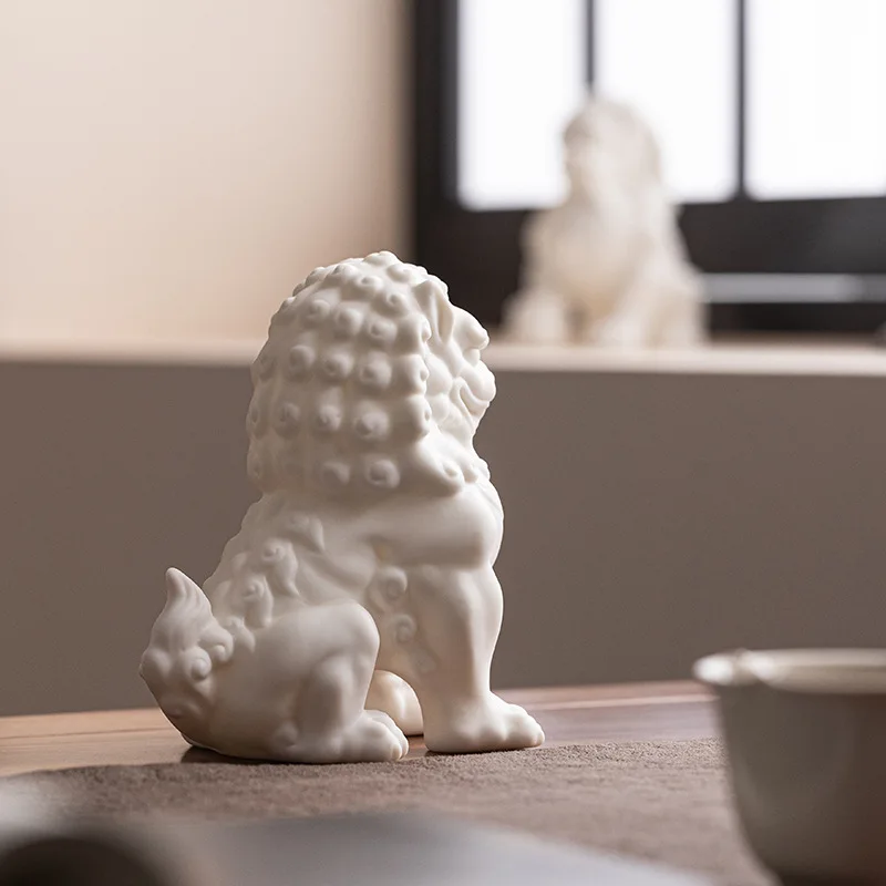 Creative ceramic lion ornaments for decoration, living room, entrance, foyer, indoor desktop decorations