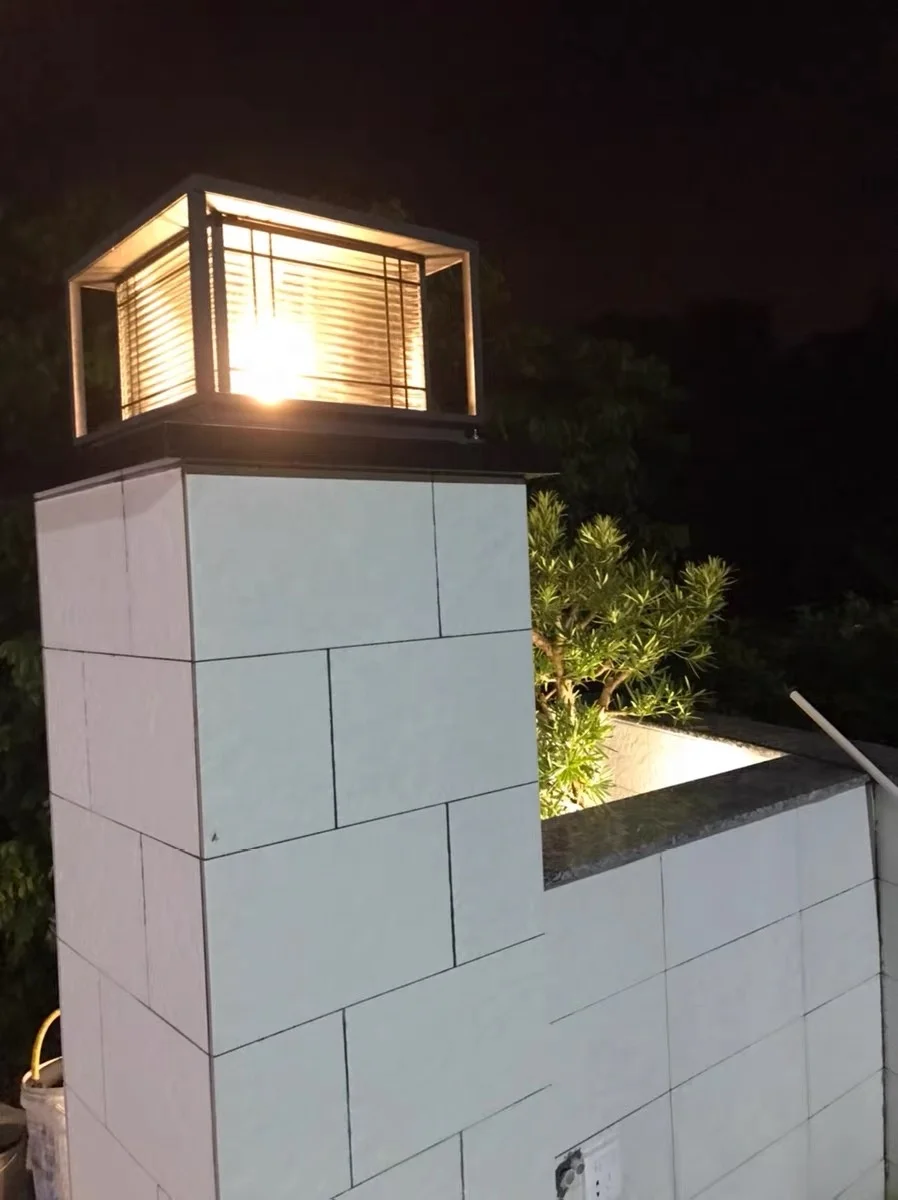 현대식 태양광 기둥 조명 사각 캡 조명 방수 야외 기둥 조명 잔디밭 기둥 데크 기둥 마당 조명
