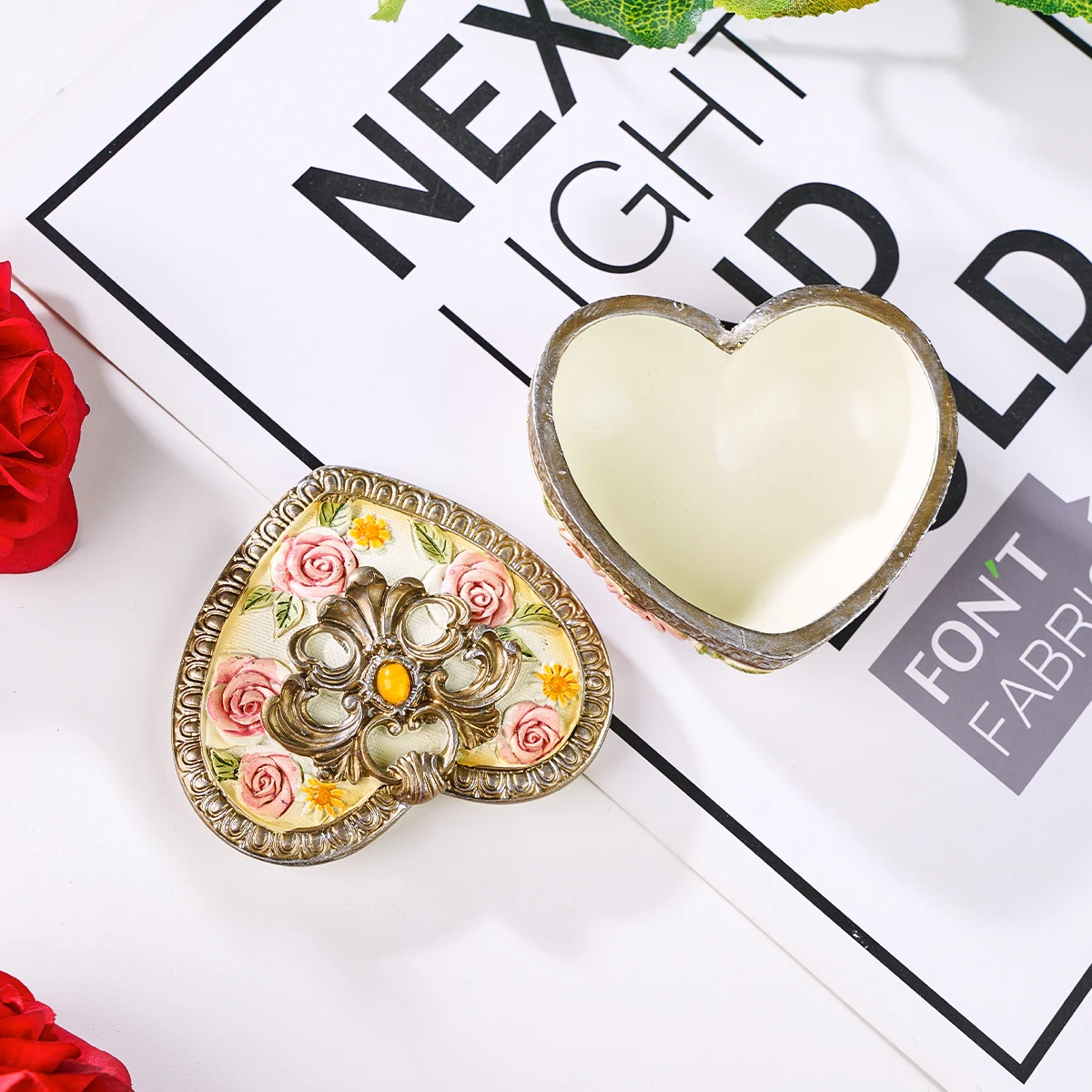 1PC, three-dimensional carved design resin material heart-shaped jewelry box, suitable for nail art, jewelry and jewelry display