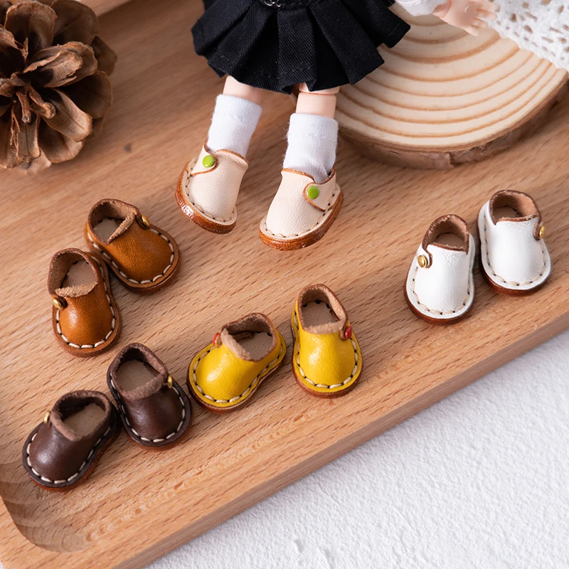 OB11 Doll Shoes OB11 Doll Clothes Handmade Cowhide Shoes Single Button Shoes P9 Plain Body 1/12 Inch Bjd Doll 500pcs 1 inch roll sealing stickers round cowhide blank sticker label kraft paper diy paper bag packaging 25 25mm