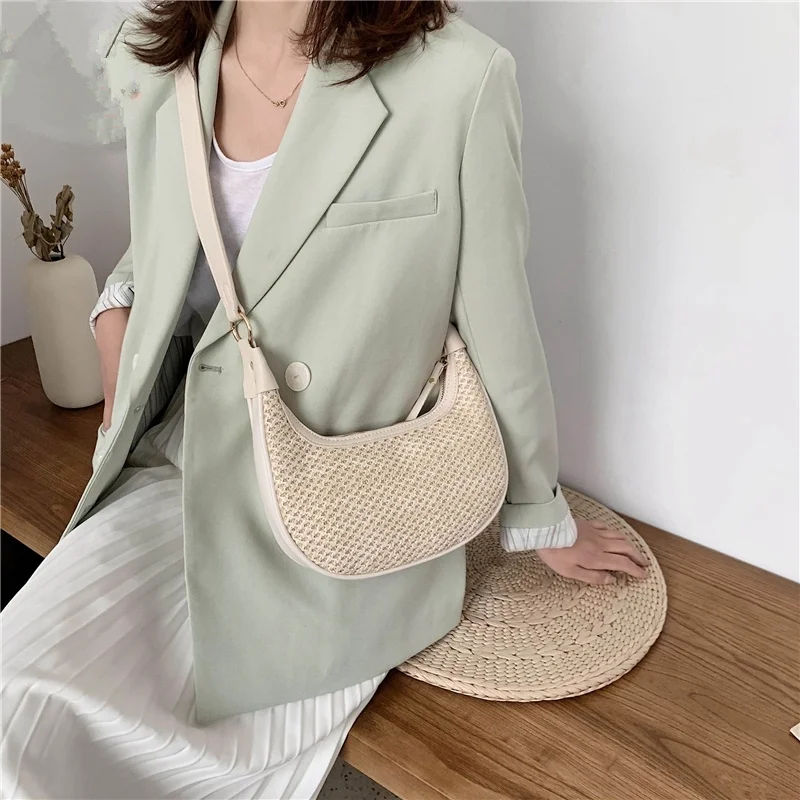 Рисунок 6 - Женская сумка через плечо CAREY KEY