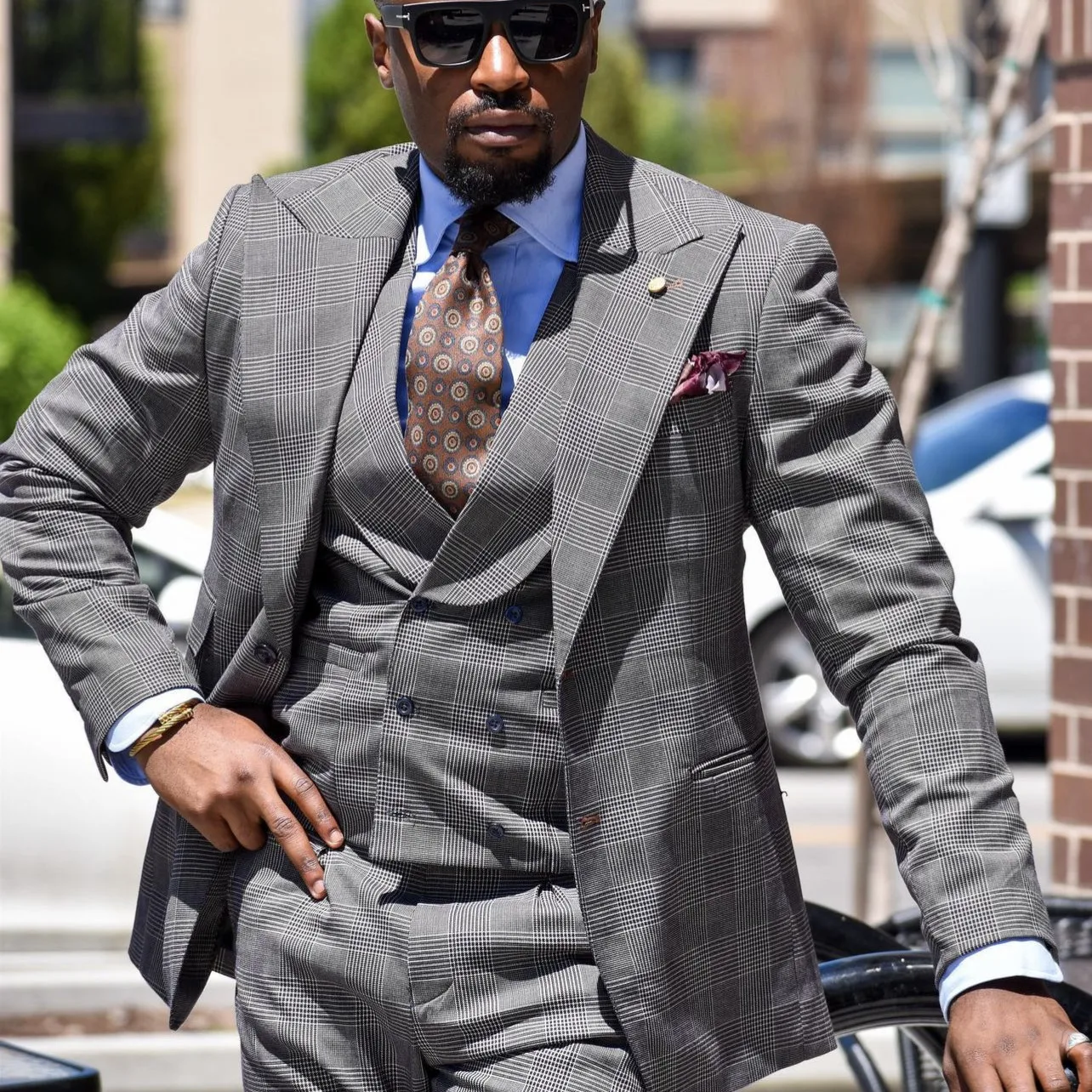 

Men's Suit Formal Slim Fit Grey Plaid 3 Piece Peak Lapel Blazer Tailor Made Big And Tall Male Clothing Set for Wedding,Business