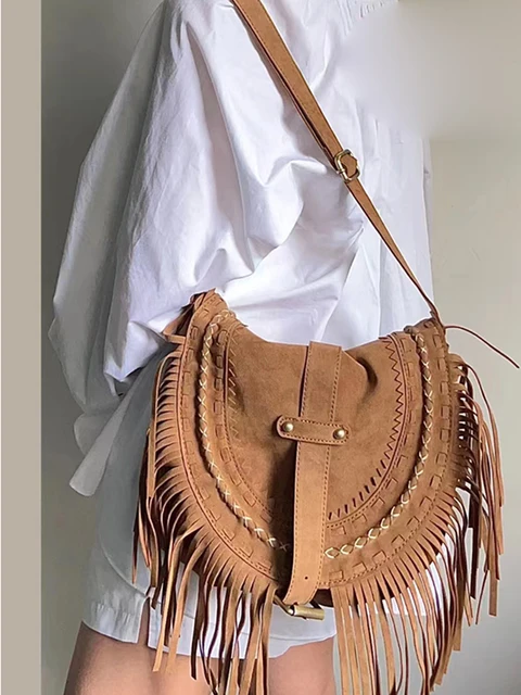 Large Capacity Tassel Bag: A Fashionable and Versatile Crossbody Bag for the Ethnic Trendsetter